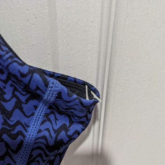 New Zella | Live-In Racerback Bra in Blue Twilight Wave Print - Picture 10 of 10